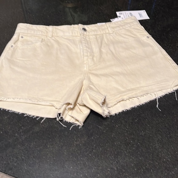 NWT Zara Womens Off whitevdenim Shorts frayed Size 6US - Picture 2 of 10